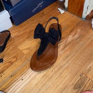 Black bow sandals